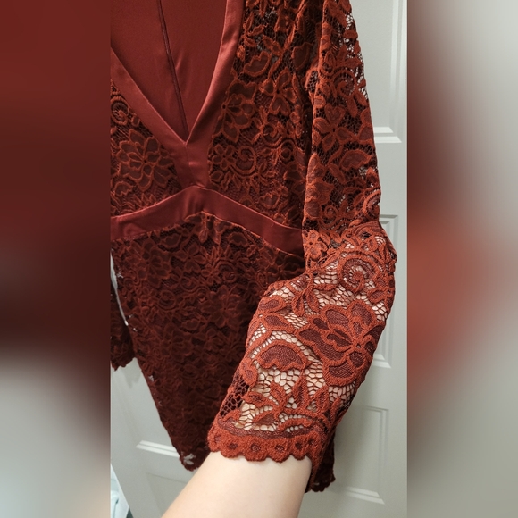 Guess lace dress in Red Large - Picture 4 of 4